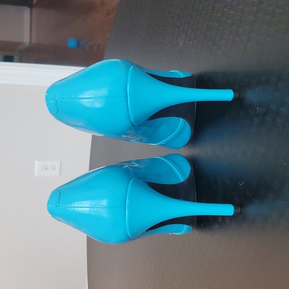 Guess Pumps Size 6.5 - Picture 3 of 5